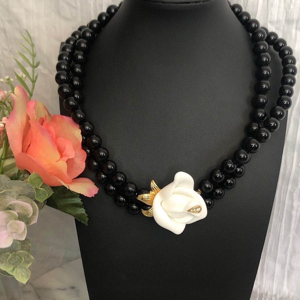 Vintage KENNETH JAY LANE Avon Midnight Rose 3 strand black Pearl rose necklace